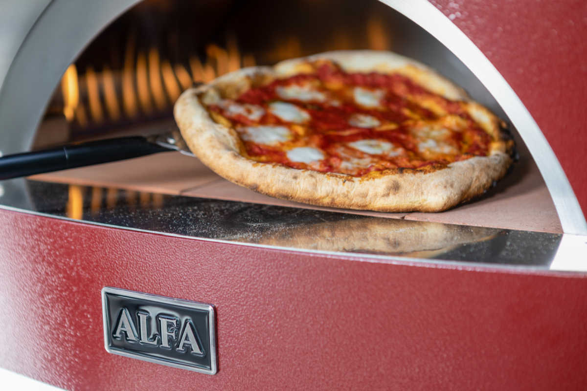 ALFA Brio Wood and Gas Pizza Oven, close up shot of pizza cooking.